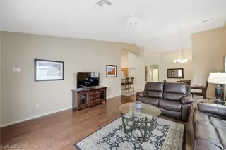 Photo #6: 2421989 Listing