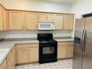 Photo #3: 2422007 Listing 