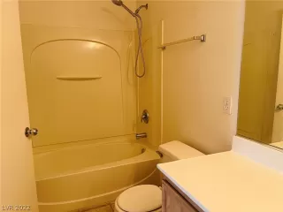 Photo #5: 2422007 Listing 