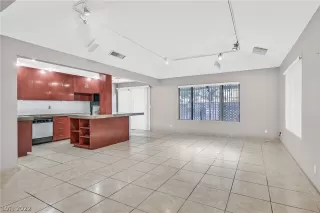 Photo #2: 2422013 Listing