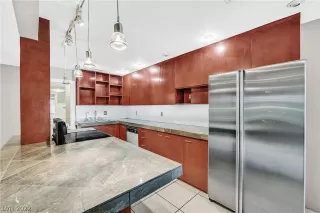 Photo #4: 2422013 Listing