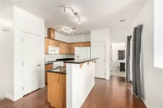 Photo #6: 2422018 Listing 