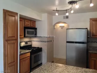 Photo #1: 2422100 Listing 