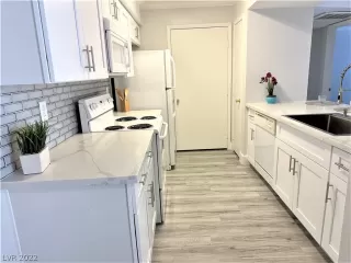 Photo #1: 2422169 Listing