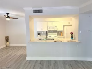 Photo #5: 2422169 Listing