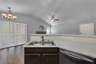 Photo #3: 2422219 Listing