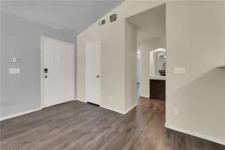 Photo #5: 2422219 Listing