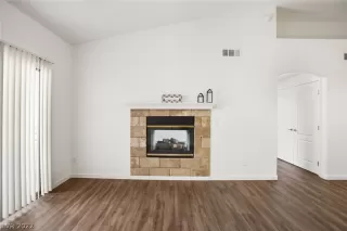 Photo #4: 2422235 Listing