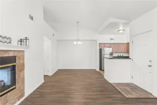 Photo #5: 2422235 Listing