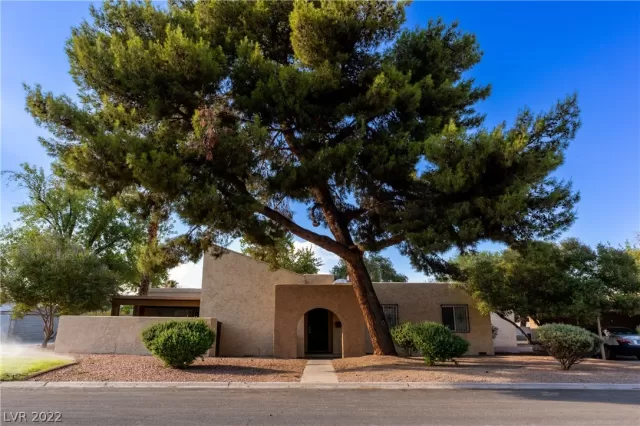 MLS: 2422264 Condo For Sale