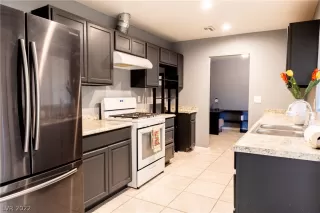 Photo #5: 2422264 Listing