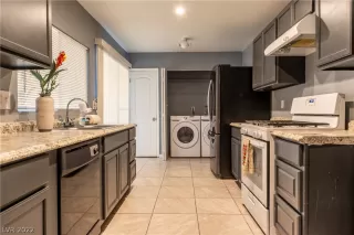 Photo #6: 2422264 Listing