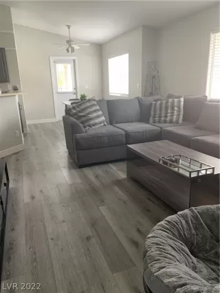 Photo #5: 2422301 Listing 