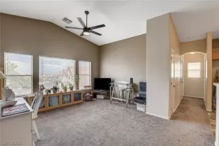 Photo #5: 2422303 Listing