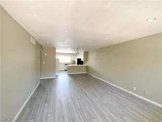 Photo #5: 2422320 Listing 