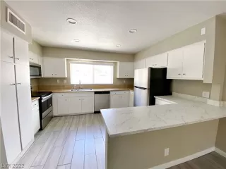 Photo #6: 2422320 Listing 