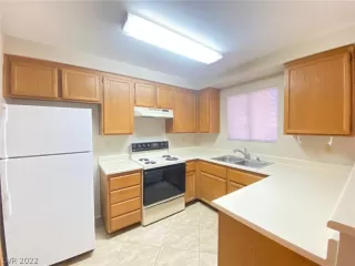 Photo #5: 2422338 Listing