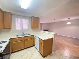 Photo #6: 2422338 Listing