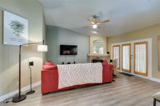 Photo #4: 2422365 Listing