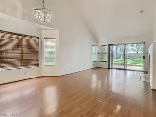 Photo #2: 2422366 Listing 