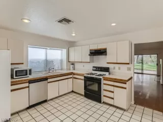 Photo #4: 2422366 Listing 