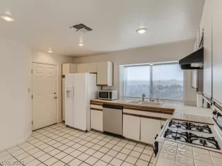 Photo #5: 2422366 Listing 