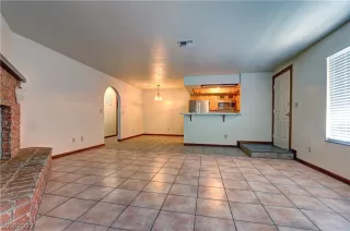 Photo #3: 2422403 Listing