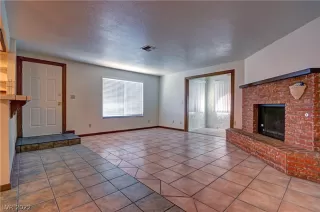 Photo #4: 2422403 Listing