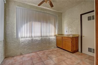 Photo #5: 2422403 Listing