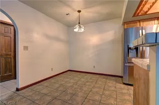 Photo #6: 2422403 Listing