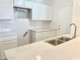 Photo #6: 2422411 Listing 