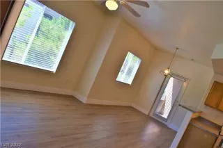 Photo #5: 2422425 Listing