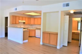 Photo #6: 2422425 Listing