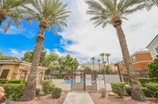 Photo #5: 2422488 Listing 