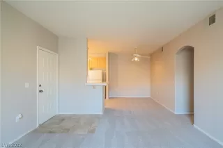 Photo #5: 2422536 Listing