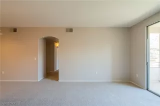 Photo #6: 2422536 Listing