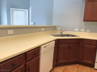 Photo #5: 2422614 Listing 