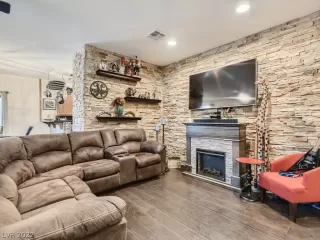 Photo #3: 2422702 Listing 