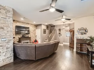 Photo #5: 2422702 Listing 