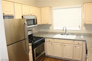 Photo #5: 2422735 Listing