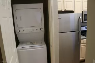 Photo #6: 2422735 Listing