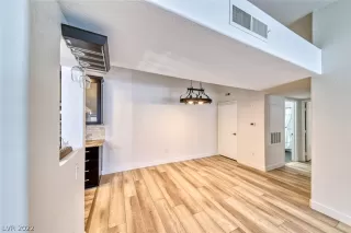 Photo #6: 2422763 Listing