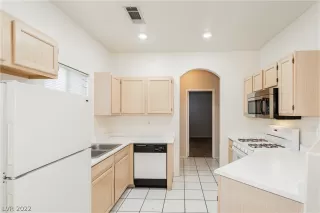 Photo #5: 2422764 Listing