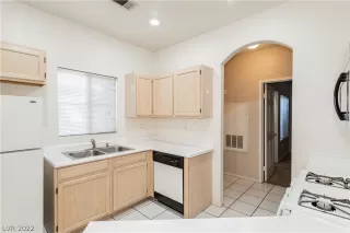 Photo #6: 2422764 Listing