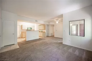 Photo #4: 2422769 Listing