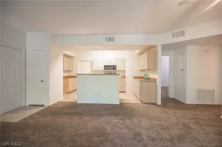 Photo #5: 2422769 Listing