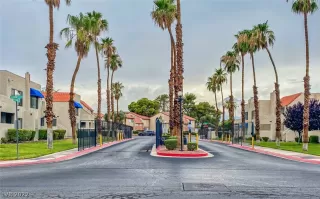 Photo #3: 2422778 Listing