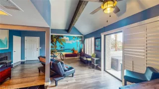 Photo #4: 2422778 Listing