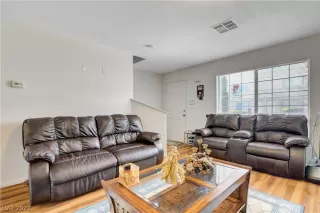 Photo #3: 2422812 Listing