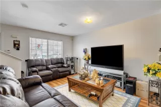 Photo #4: 2422812 Listing